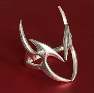 Anillo en forma de corazón en forma de pico