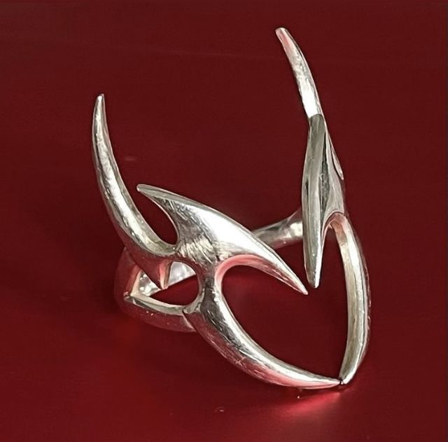 Anillo en forma de corazón en forma de pico